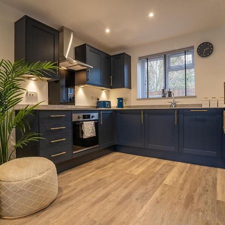 Mill Road Ground Floor Apartment ครอว์ลีย์ ภายนอก รูปภาพ