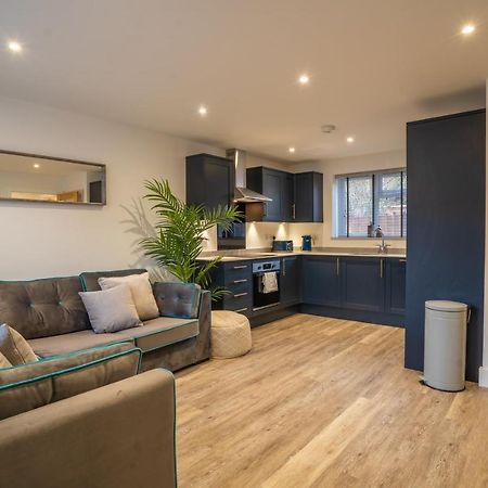 Mill Road Ground Floor Apartment ครอว์ลีย์ ภายนอก รูปภาพ