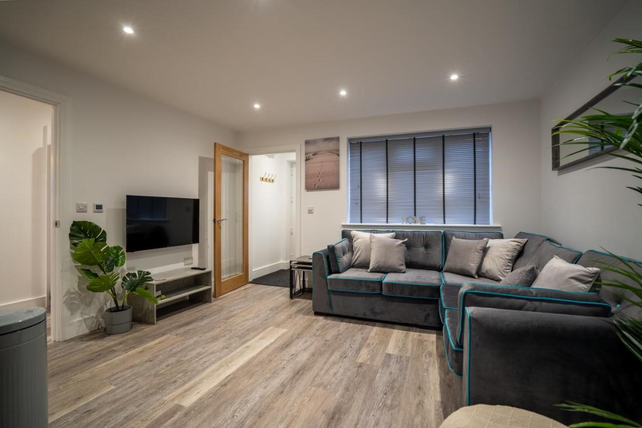 Mill Road Ground Floor Apartment ครอว์ลีย์ ภายนอก รูปภาพ