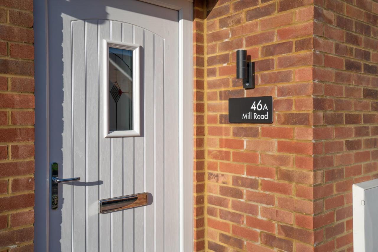 Mill Road Ground Floor Apartment ครอว์ลีย์ ภายนอก รูปภาพ