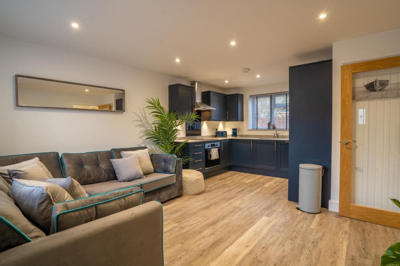 Mill Road Ground Floor Apartment ครอว์ลีย์ ภายนอก รูปภาพ