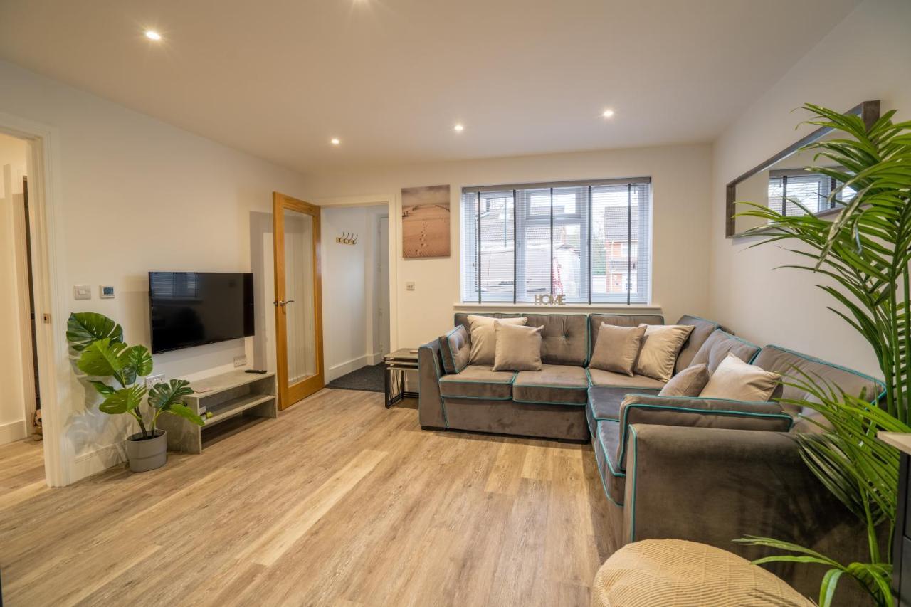 Mill Road Ground Floor Apartment ครอว์ลีย์ ภายนอก รูปภาพ