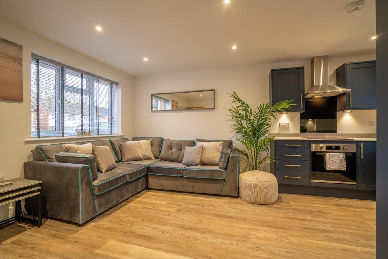 Mill Road Ground Floor Apartment ครอว์ลีย์ ภายนอก รูปภาพ