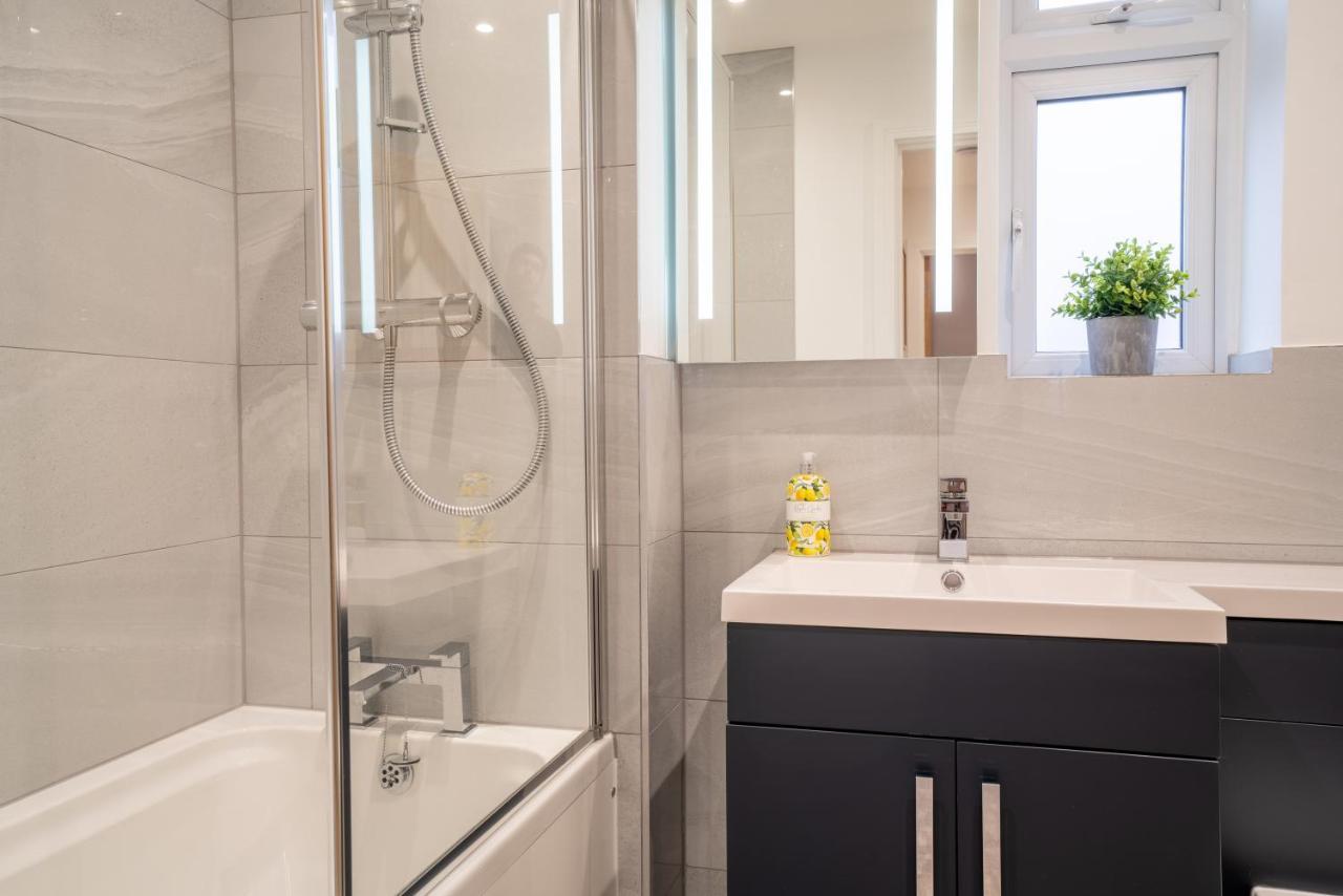 Mill Road Ground Floor Apartment ครอว์ลีย์ ภายนอก รูปภาพ